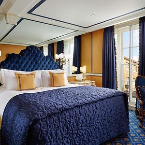 Camera royal con letto king size